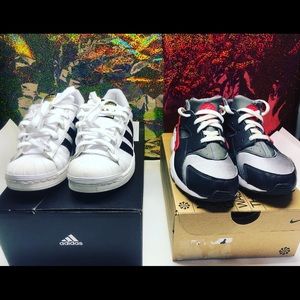 NIKE HUARACHES RUN
DARK SMOKE GREY UNV RED
Sz 3Y 
ADIDAS CLASSIC
Clean. 
2Y